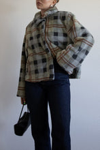 Load image into Gallery viewer, Fleece plaid bomber
