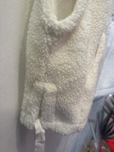 Load image into Gallery viewer, fleece vest
