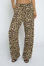 Load image into Gallery viewer, Leopard pull on pants
