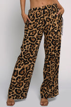 Load image into Gallery viewer, Roar panes
