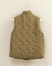 Load image into Gallery viewer, Swirl puffer vest
