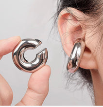 Load image into Gallery viewer, Solid ear cuff
