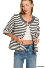 Load image into Gallery viewer, Shorty cardigan
