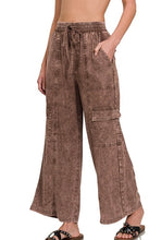 Load image into Gallery viewer, Washed linen cargo pants available in 3 colors
