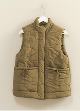 Load image into Gallery viewer, Swirl puffer vest

