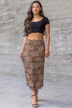 Load image into Gallery viewer, Verte leopard skirt
