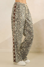 Load image into Gallery viewer, Leopard star pants
