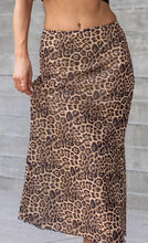 Load image into Gallery viewer, Verte leopard skirt
