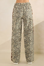 Load image into Gallery viewer, Leopard star pants
